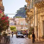 Casa Carlotta *